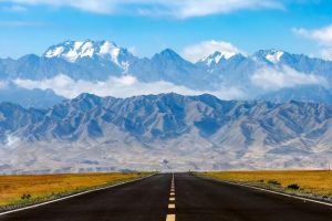 号称中国最美9条旅游公路，沿途风景让你目不暇接，一路都是惊喜