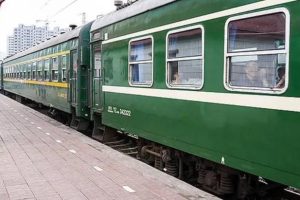 火车厕所排泄物直通轨道，为什么轨道不发臭？