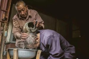 龚细平作品剃头师傅